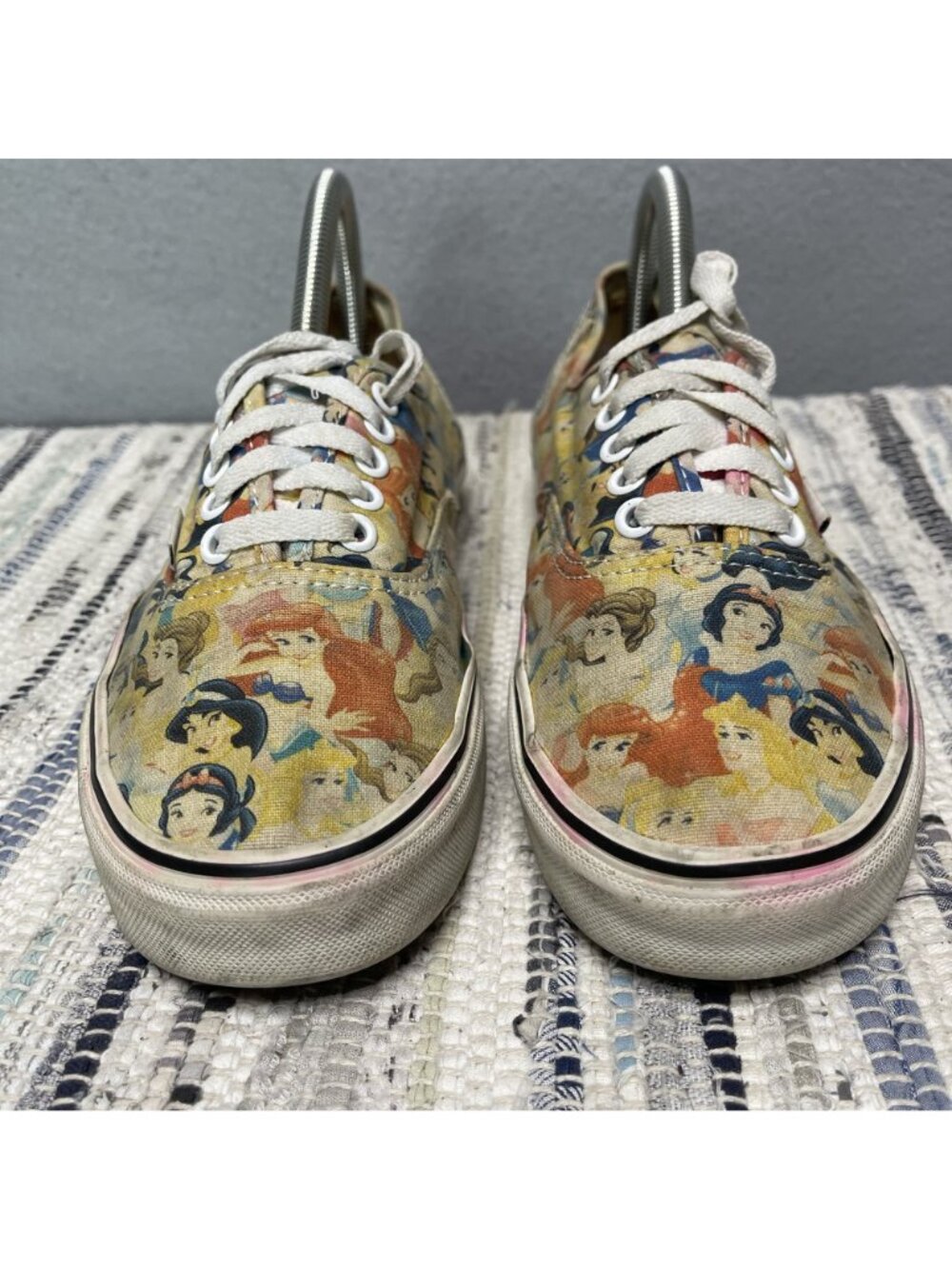 Vans Disney Princess Limited Edition Canvas Sneakers Womens Size 8.5 - Picture 3 of 12